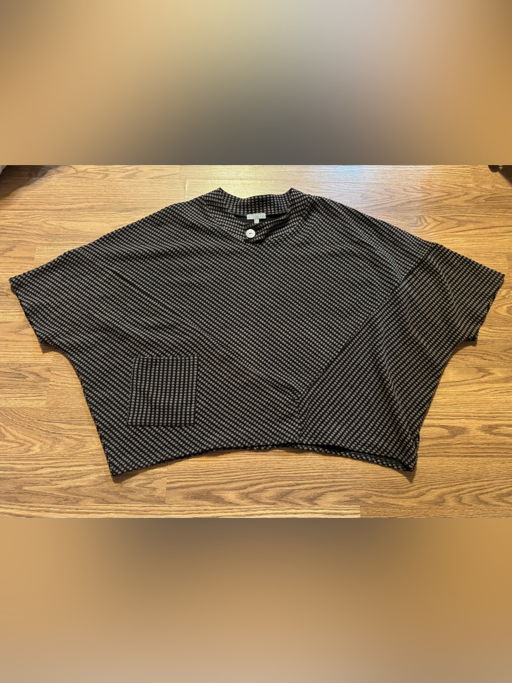 Habitat Black Micro-Pattern poncho
